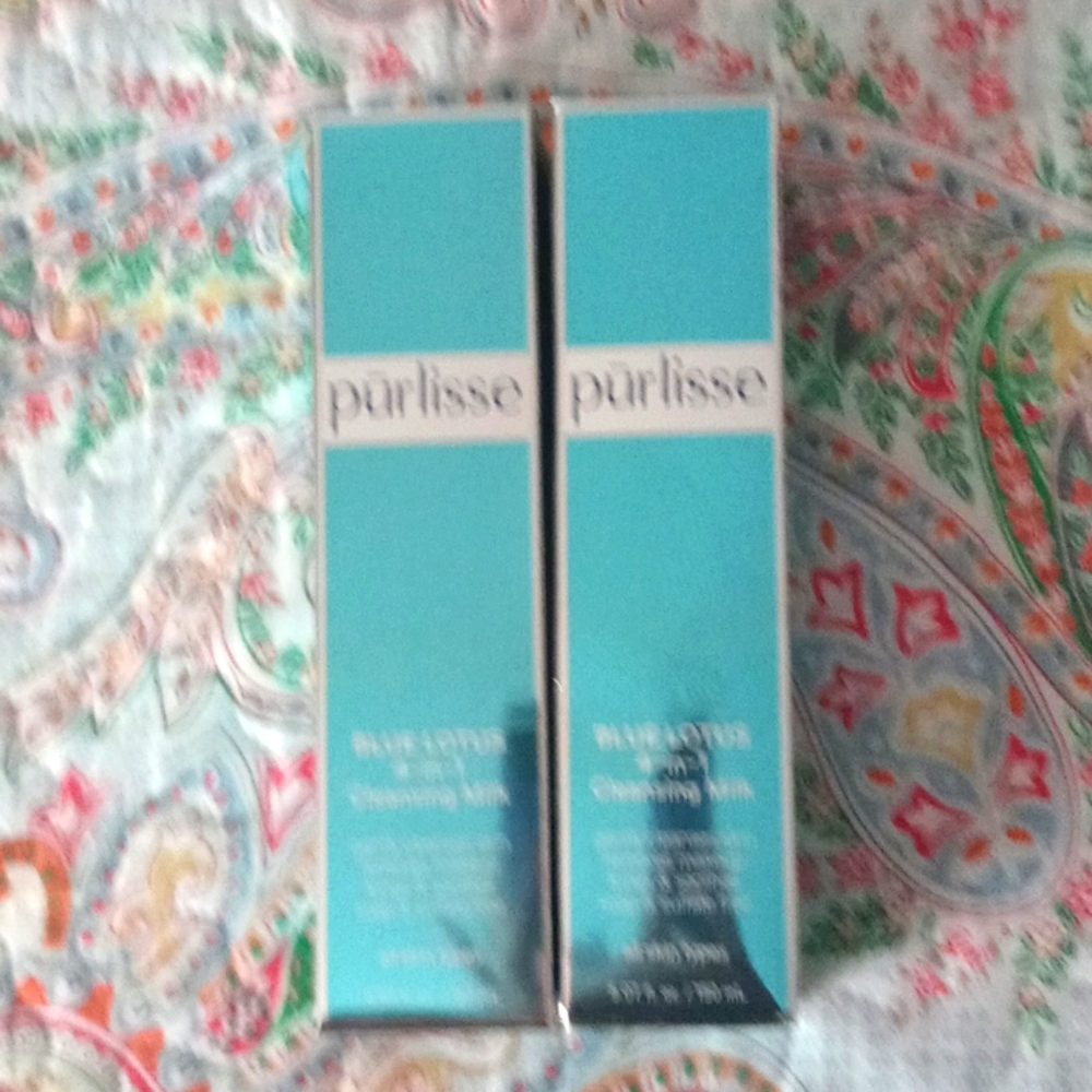 Purlisse Blue Lotus 4-in-1 cleansing Milk